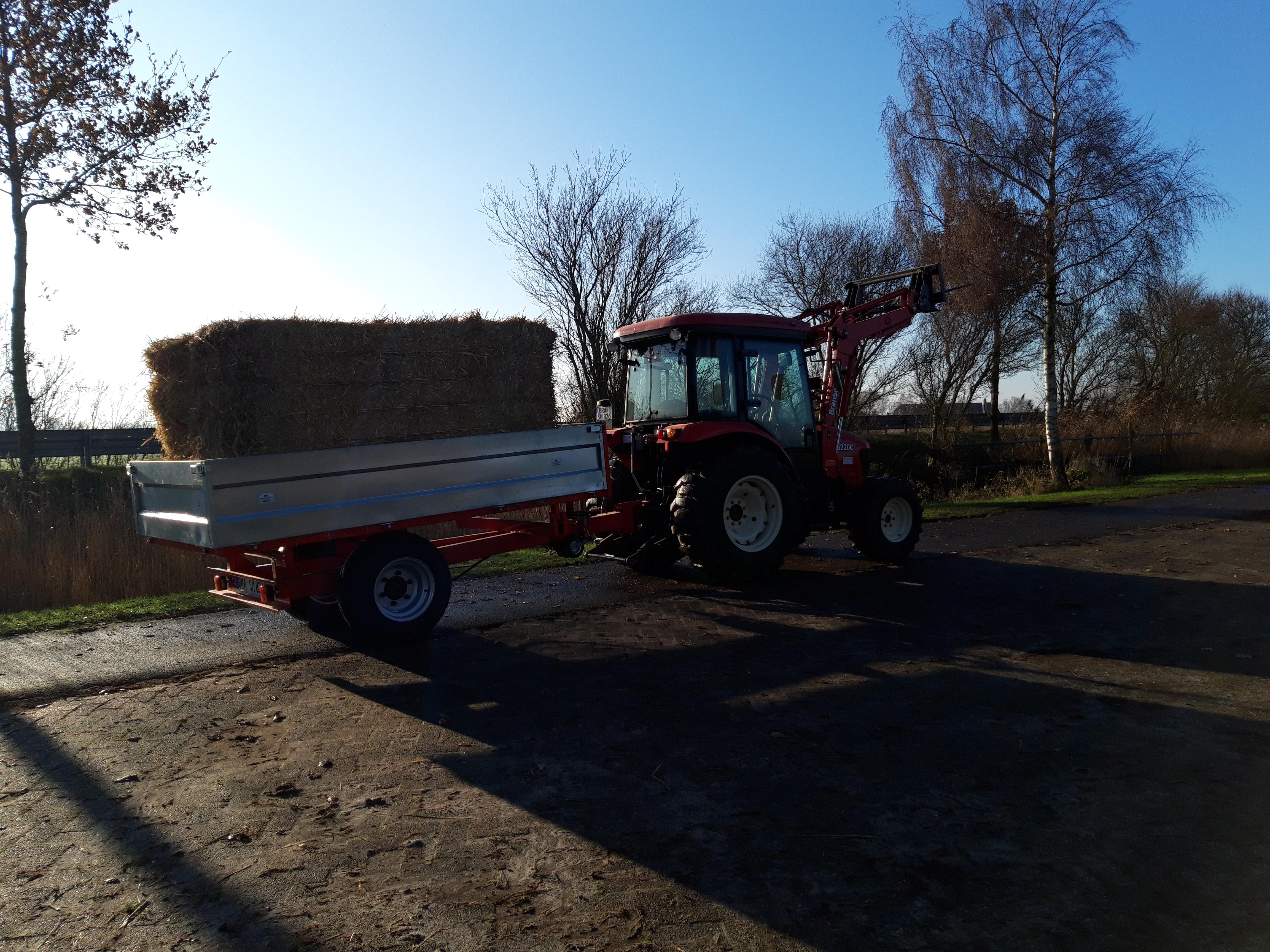 Stroh-Quaderballen-Transport