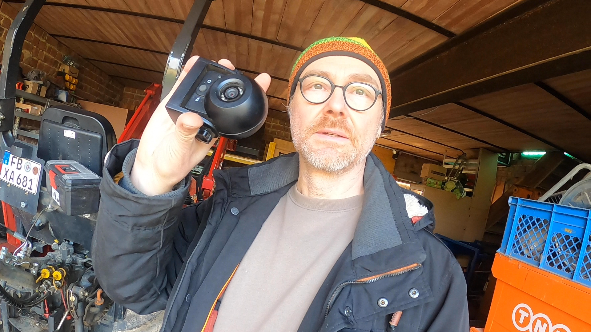 Typ mit Kamera